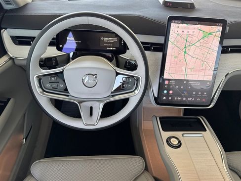 New 2025 Volvo EX90 Plus w/ Protection Package Premier image 13