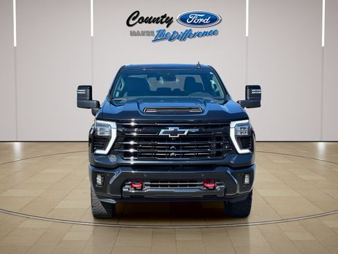 Used 2025 Chevrolet Silverado 2500 LT w/ Trail Boss Package AWD/4WD image 12