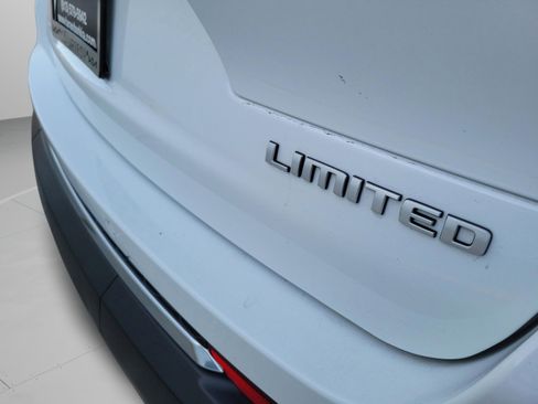 Used 2025 Jeep Grand Cherokee L Limited RWD image 32