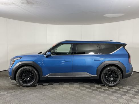Used 2024 Kia EV9 Wind image 3