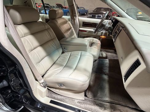 Used 1995 Cadillac Fleetwood Brougham RWD image 40