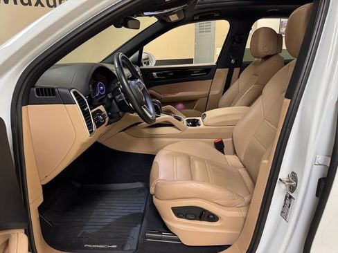 Used 2022 Porsche Cayenne image 8