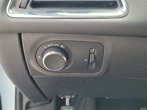 Used 2017 Chevrolet Cruze Premier image 18