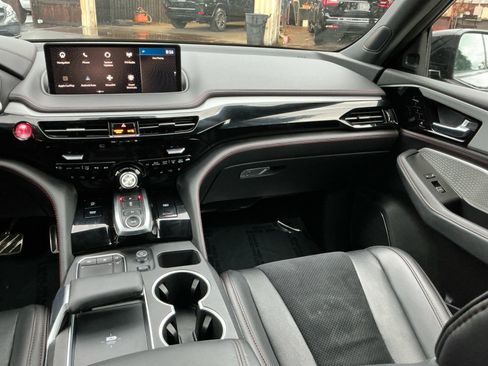 Used 2022 Acura MDX A-Spec image 17