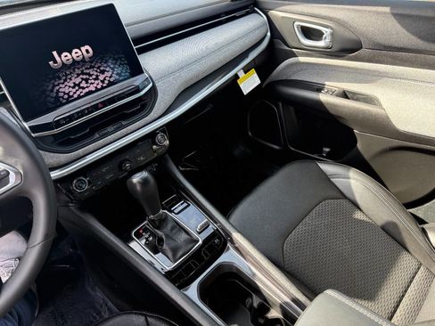 Used 2024 Jeep Compass Latitude w/ Altitude Special Edition image 14