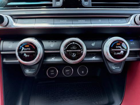 Used 2022 Genesis G70 3.3T Launch Edition RWD image 11