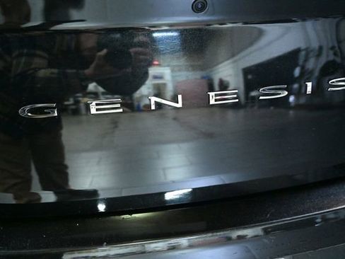 Used 2025 Genesis G70 2.5T image 10