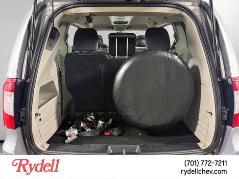 Used 2016 Chrysler Town & Country Touring image 19