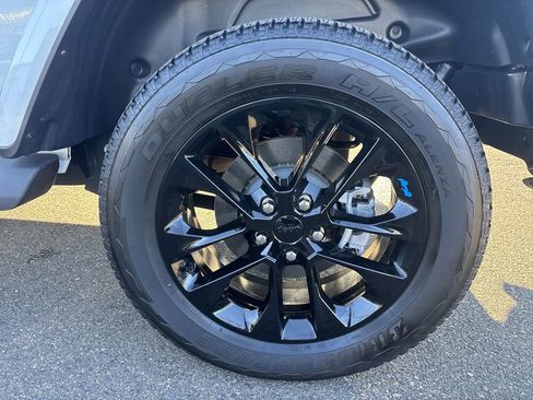 Used 2023 Jeep Wrangler Unlimited Sahara w/ Cold Weather Group image 32