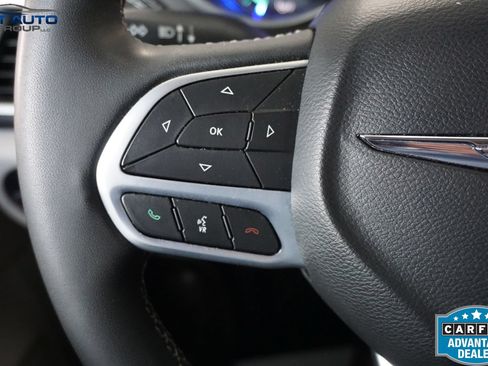 Used 2023 Chrysler Pacifica Touring-L FWD image 40