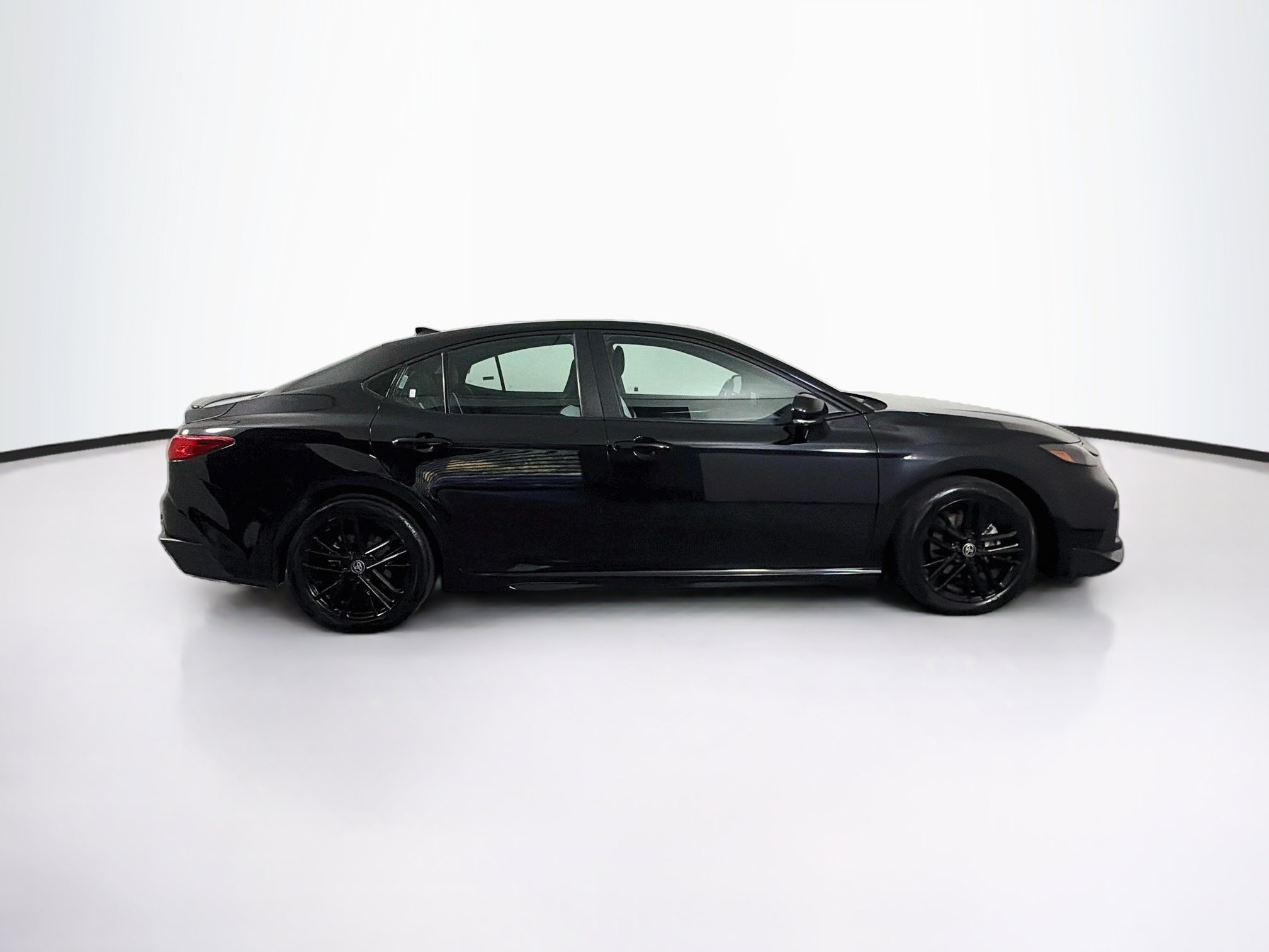 Used 2025 Toyota Camry SE FWD image 10