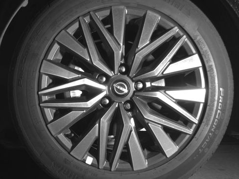 Used 2025 Nissan Altima 2.5 SV FWD image 12