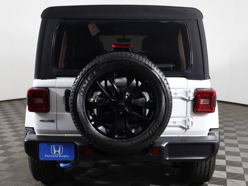 Used 2022 Jeep Wrangler Unlimited Sahara w/ Cold Weather Group AWD/4WD image 9