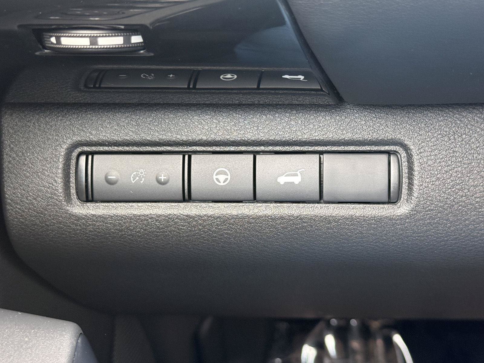 Used 2024 Nissan Pathfinder SV w/ SV Premium Package AWD/4WD image 34