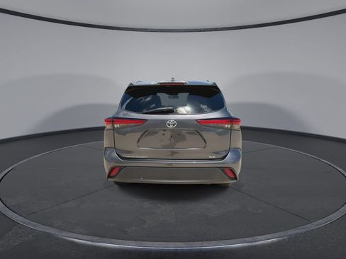 Used 2023 Toyota Highlander XLE FWD image 7