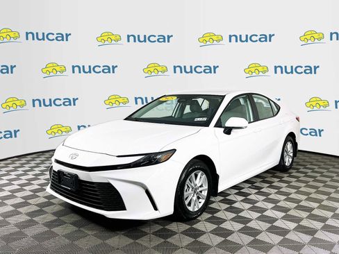 Used 2025 Toyota Camry LE AWD/4WD image 3