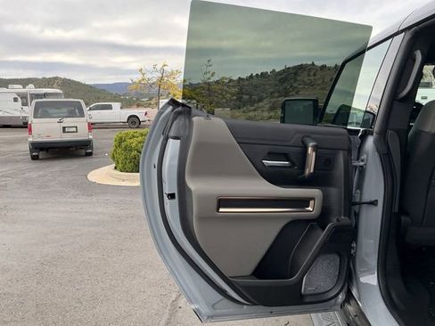 Used 2024 GMC Hummer EV 3X w/ LPO, Illumination Package image 20