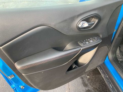 Used 2019 Jeep Cherokee Trailhawk w/ Cold Weather Group image 21