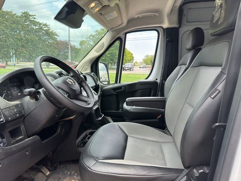 Used 2024 RAM ProMaster 2500 w/ Convenience Group FWD image 15