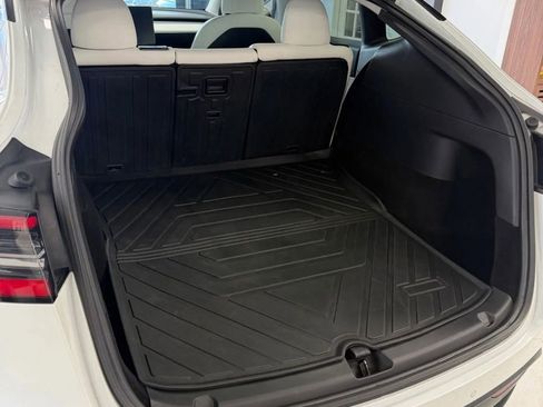 Used 2020 Tesla Model Y Long Range image 9