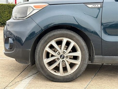 Used 2017 Kia Soul + image 6