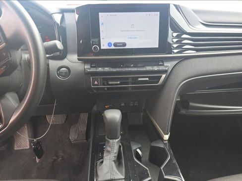 Used 2025 Toyota Camry LE image 8