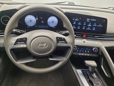 Used 2024 Hyundai Elantra SEL FWD image 22
