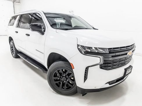 Used 2022 Chevrolet Suburban LT RWD image 9