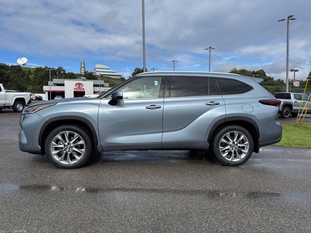 Used 2024 Toyota Highlander Limited AWD/4WD image 3