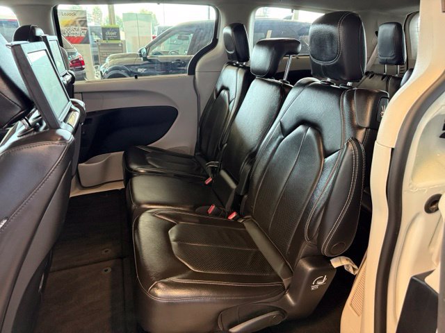 Used 2022 Chrysler Pacifica Touring-L w/ Uconnect Theater Family Group FWD image 22