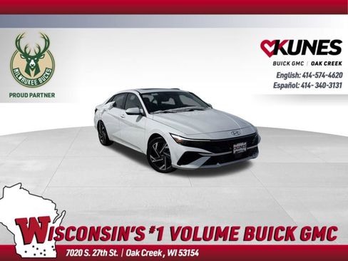 Used 2025 Hyundai Elantra SEL image 1