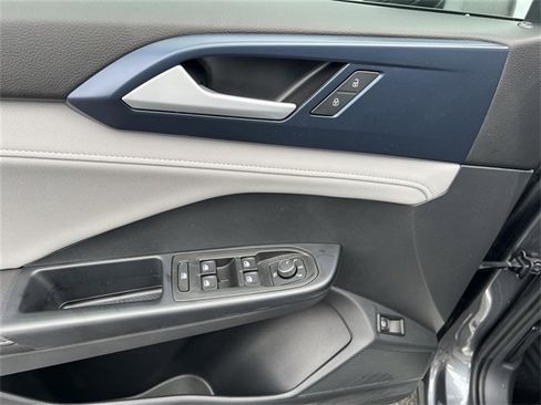 Used 2024 Volkswagen Taos SE image 15