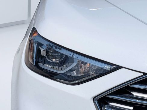 Used 2020 Ford Edge SE FWD image 8
