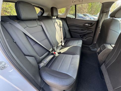 Used 2025 Chevrolet Trax LT image 34