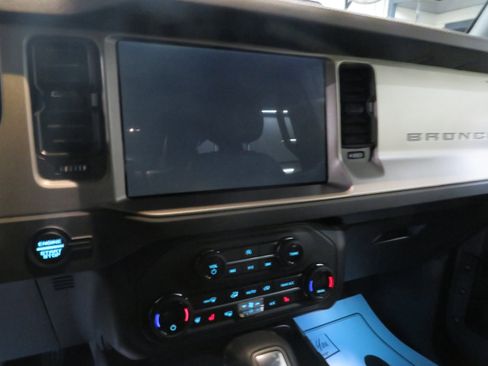 Used 2025 Ford Bronco Outer Banks AWD/4WD image 14