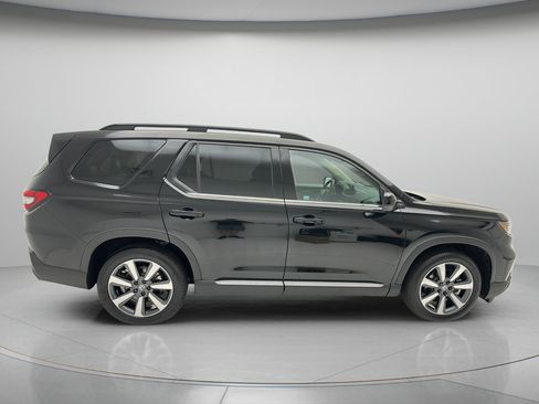 Used 2025 Honda Pilot Elite image 6
