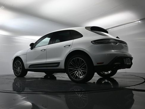 Used 2025 Porsche Macan image 47
