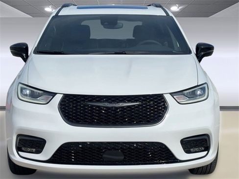 New 2026 Chrysler Pacifica Limited image 6