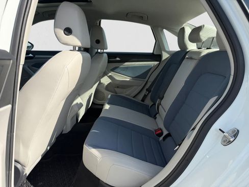 Used 2025 Volkswagen Jetta SE w/ Sunroof Package image 11