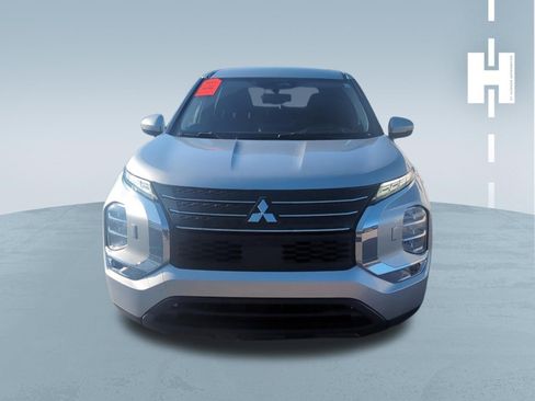 Used 2022 Mitsubishi Outlander ES image 2