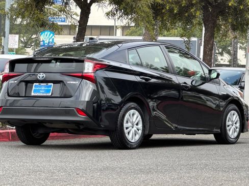 Used 2022 Toyota Prius LE image 8