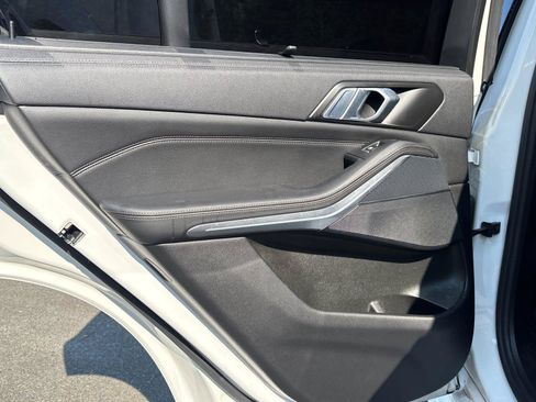 Used 2022 BMW X5 sDrive40i w/ M Sport Package RWD image 32