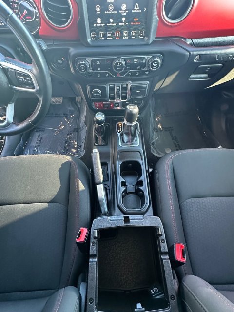 Used 2018 Jeep Wrangler Unlimited Rubicon w/ Uconnect 4C Nav & Sound Group AWD/4WD image 17