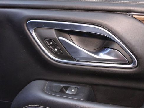 Used 2023 Chevrolet Suburban Premier image 13