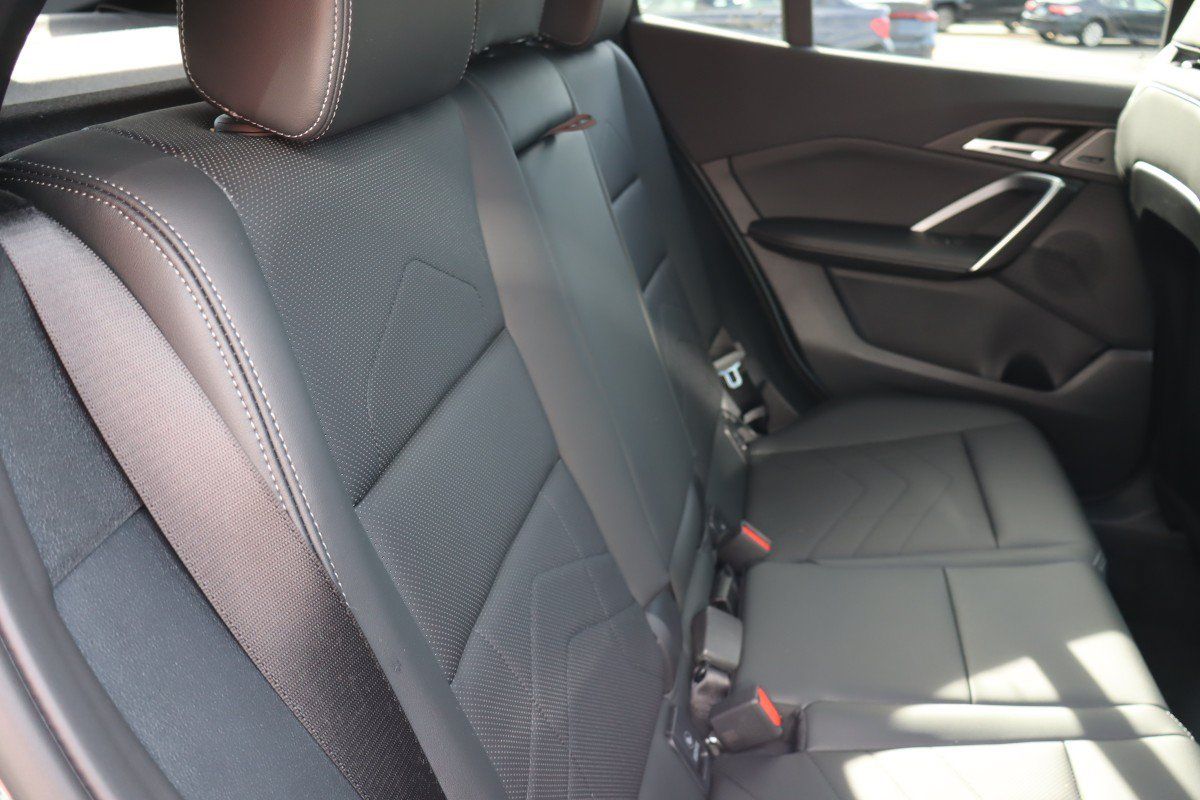 Used 2026 BMW X2 M35i AWD/4WD image 28