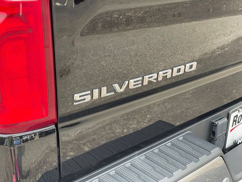 Used 2023 Chevrolet Silverado 1500 LTZ AWD/4WD image 34