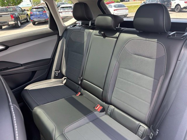 Certified 2023 Volkswagen Taos SE w/ Panoramic Sunroof Package AWD/4WD image 35