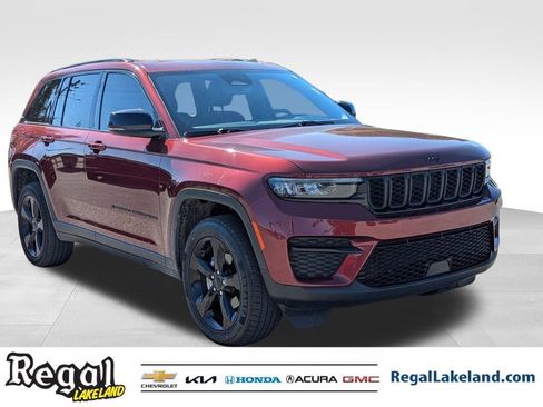 Used 2022 Jeep Grand Cherokee Altitude image 2