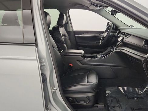 Used 2023 Jeep Grand Cherokee L Limited w/ Luxury Tech Group II image 38