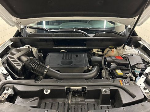 Used 2023 GMC Acadia SLE w/ Driver Convenience Package image 17